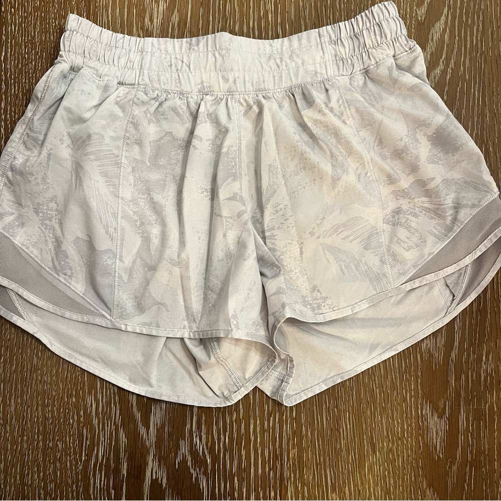 Lululemon shorts size 6